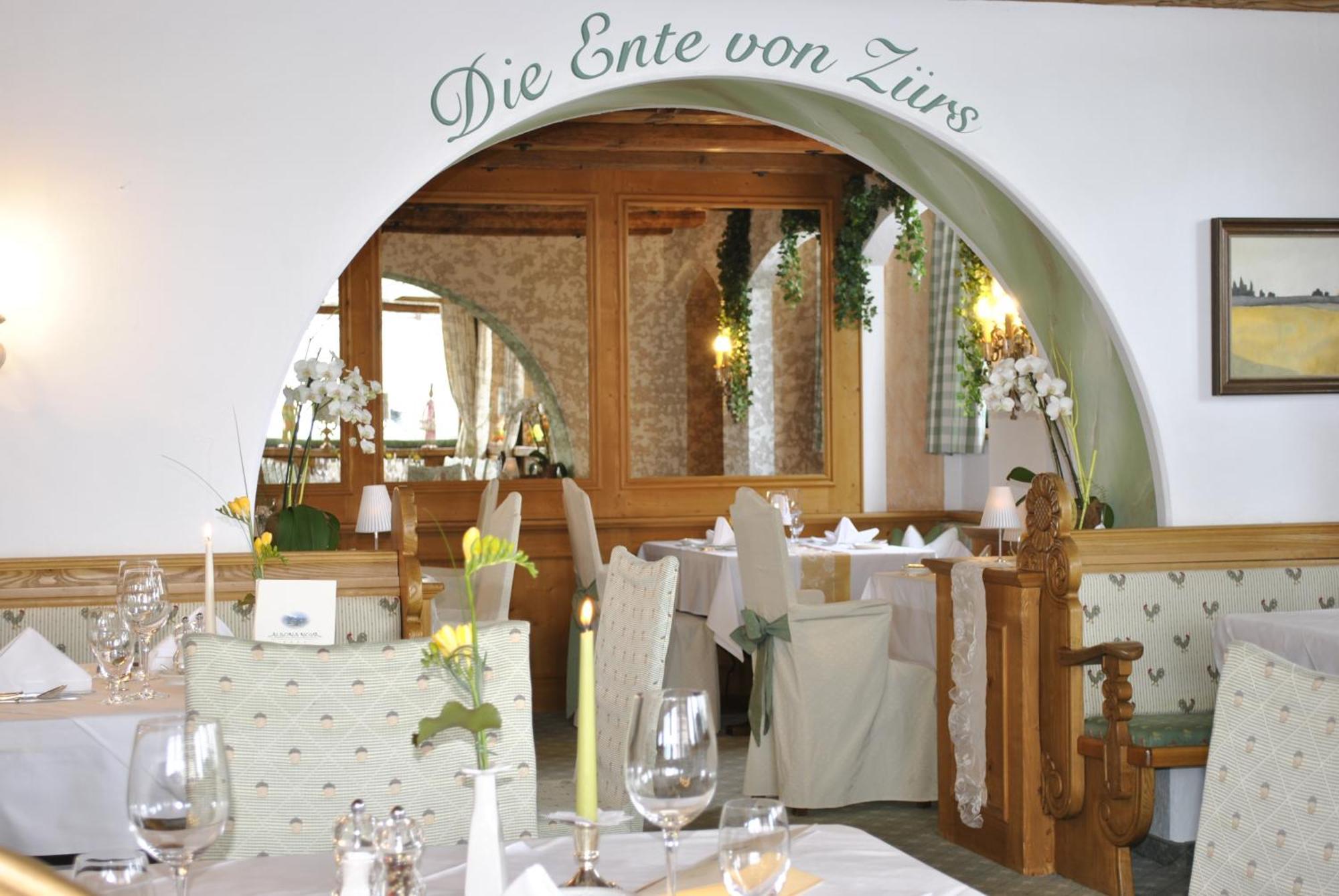 Hotel Albona Nova Zürs Eksteriør billede
