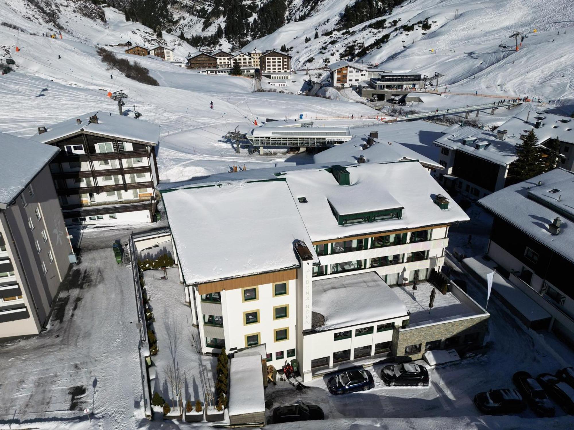Hotel Albona Nova Zürs Eksteriør billede